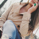 una delle ragazze che lavora al numero erotico 899
